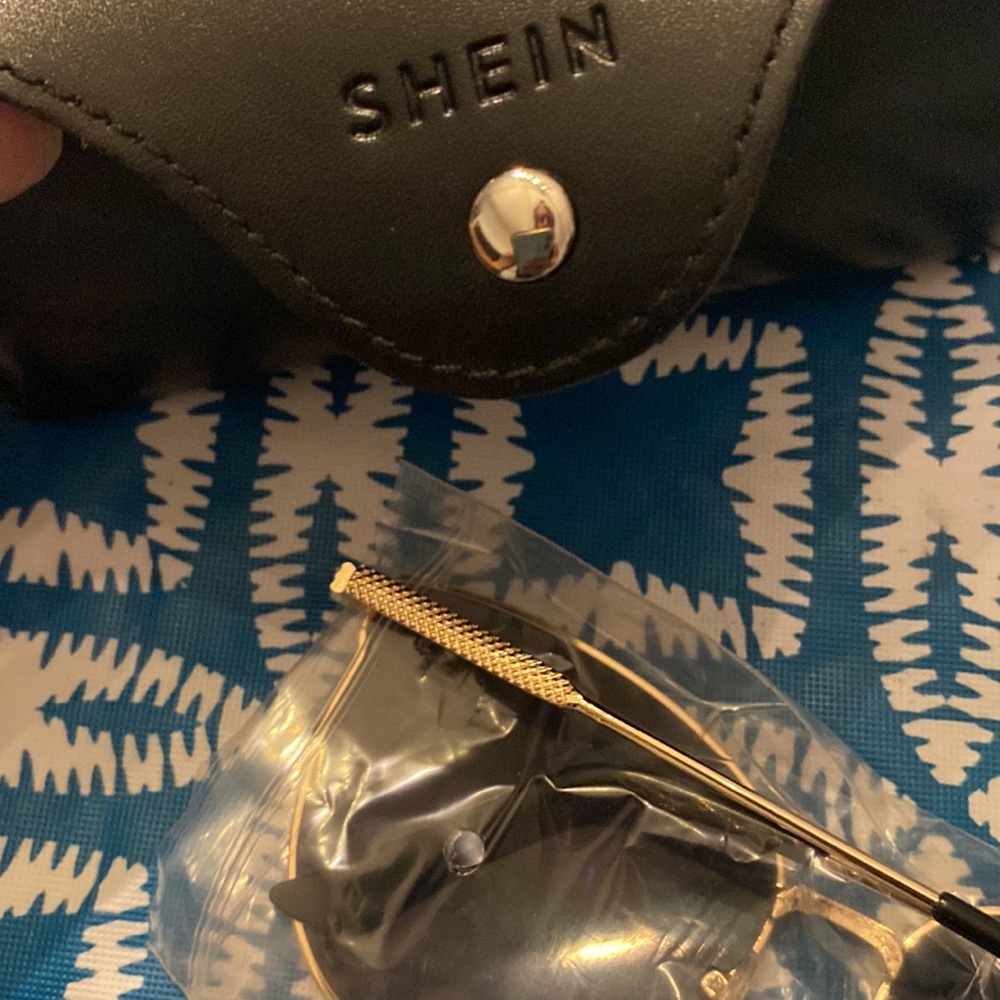 ⭐️2/$10 - Gold Rim Sunglasses - Picture 4 of 4